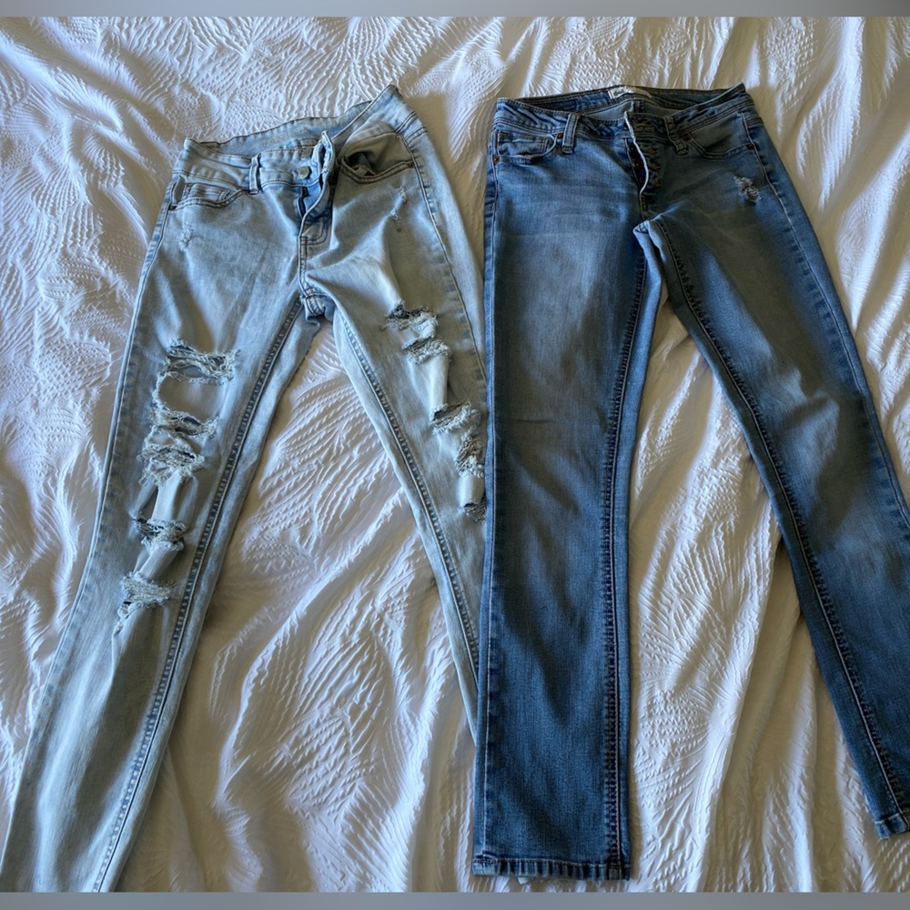 Pack of 2 Womens Size 3 Skinny jeans